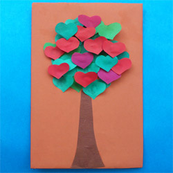 Объемная аппликация из бумаги Дерево с сердечками