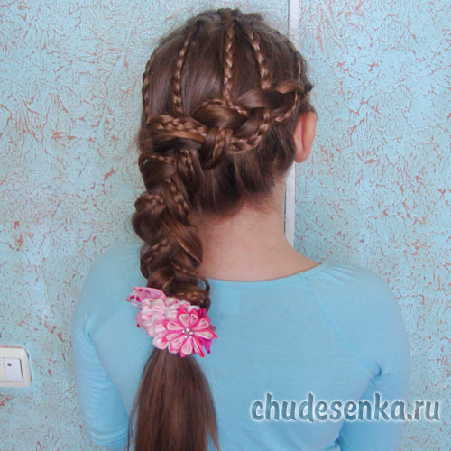Вывернутая коса с косичками - прическа на длинные волосы