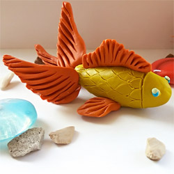 Золотая рыбка из пластилина