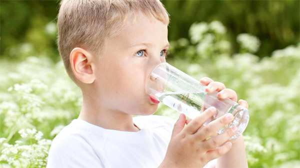 Почему так важно детям пить чистую воду